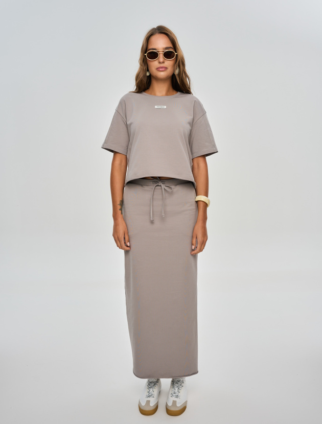 Костюм с юбкой-миди с разрезом