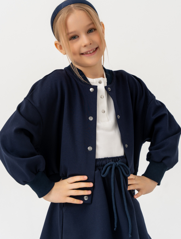 Укороченный бомбер на кнопках