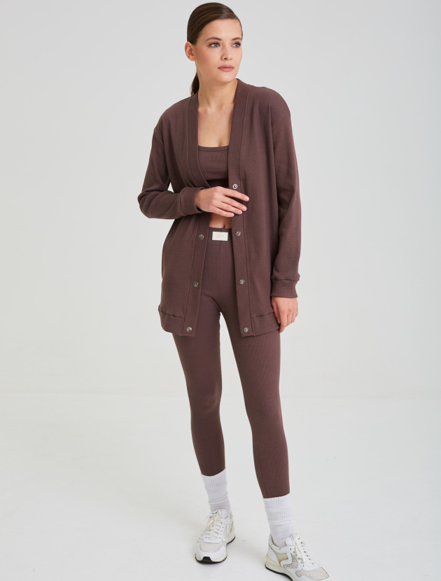 Костюм с кардиганом на кнопках