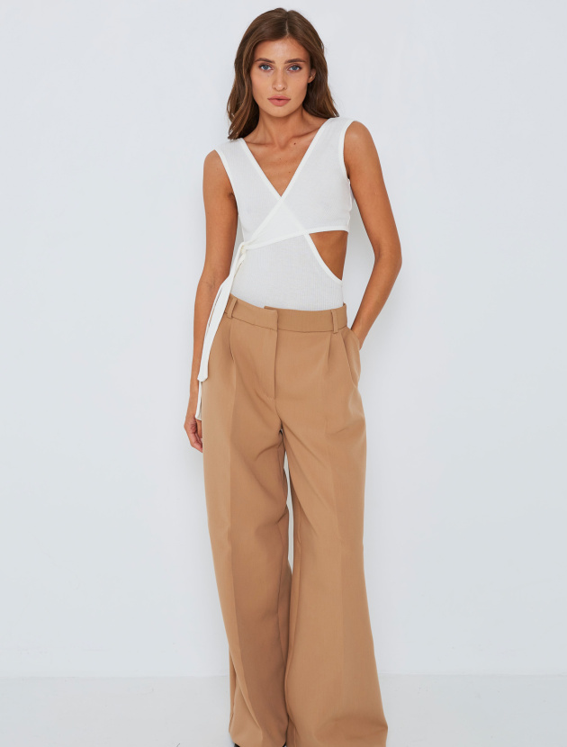 Боди с коротким рукавом (со съемной деталью)