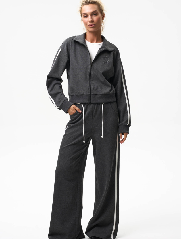 Костюм с брюками