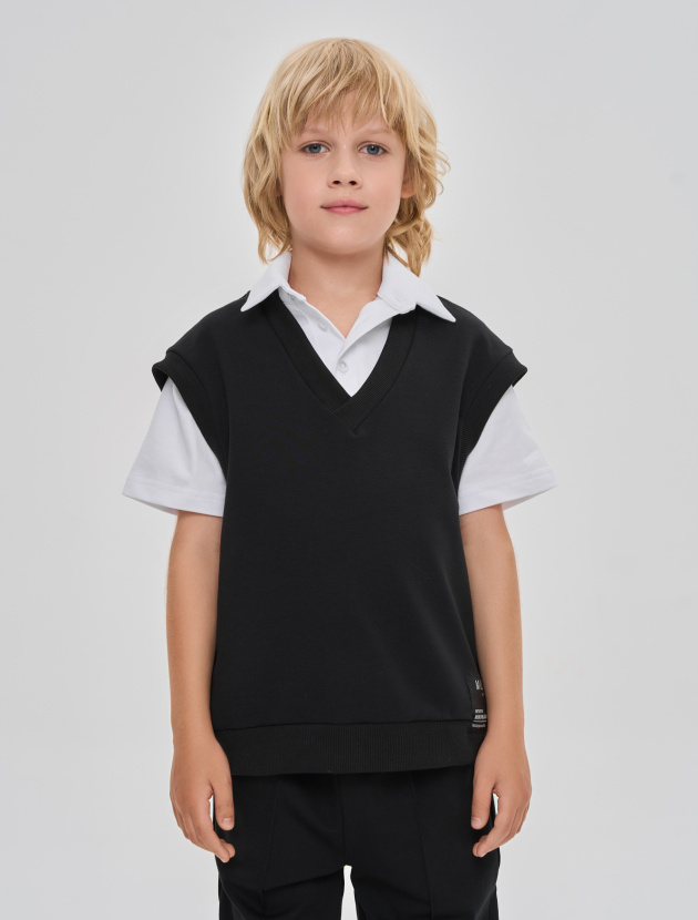 Базовый жилет с нашивкой