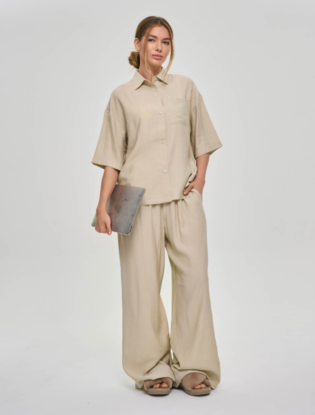 Костюм в пижамном стиле с брюками-палаццо